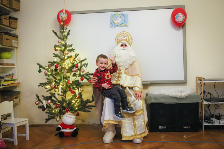 Mikulásnapi csoda: Ünnepi látogatás az Ukrajnai Menekülteket Támogató Központba