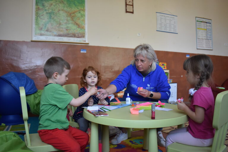 Belső menekült gyerekeken segít a Biztos Kezdet Gyerekház